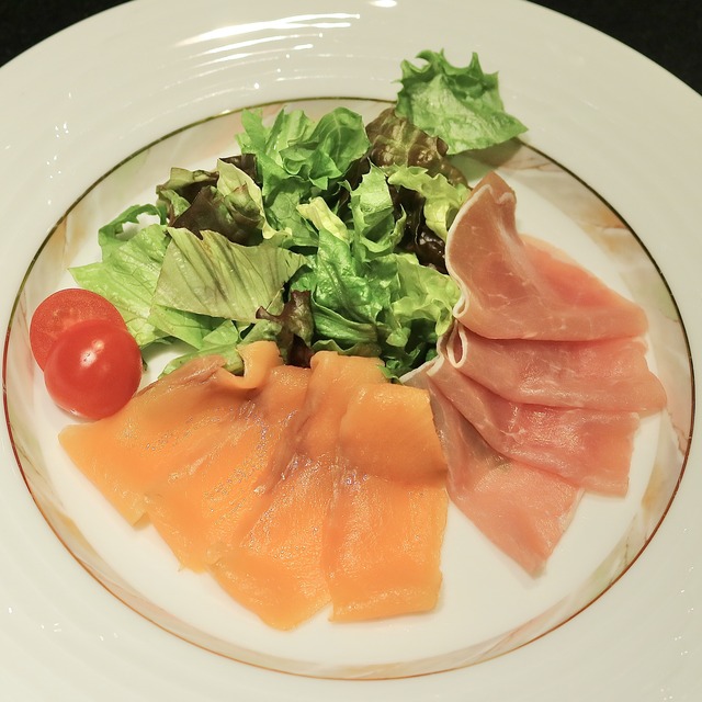 西鉄イン福岡「レストラン＆バー ブロッソ」スモークサーモンサラダ