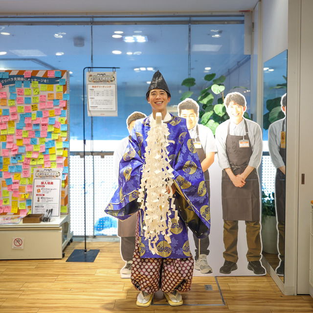 パラシュート部隊 矢野ぺぺさんが「ゴリパラ雑貨店」2026年 インキューブ天神店にて、“ぺぺ大明神”ご祈祷グリーティング。