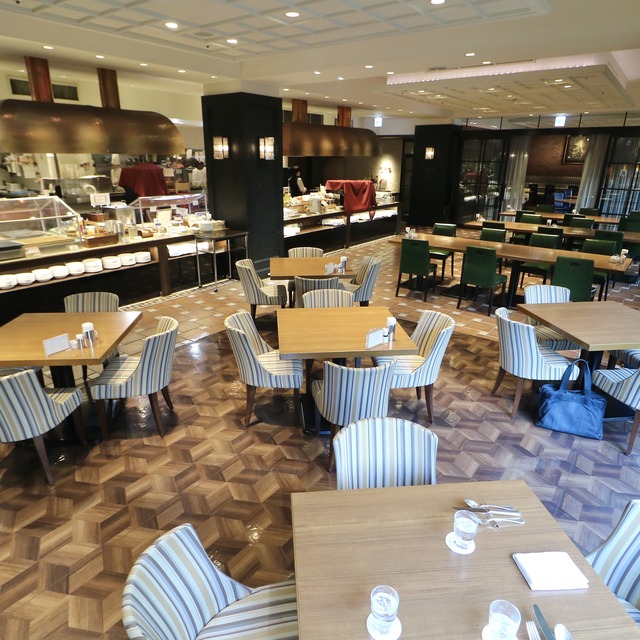 西鉄グランドホテル「グランカフェ」内観