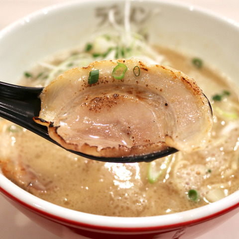 福岡空港「ラーメン海鳴」ラーメン滑走路