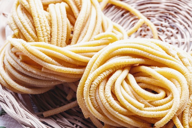 「ナチュラルボロネーゼスタンド」特注の生麺『BIGOLI』