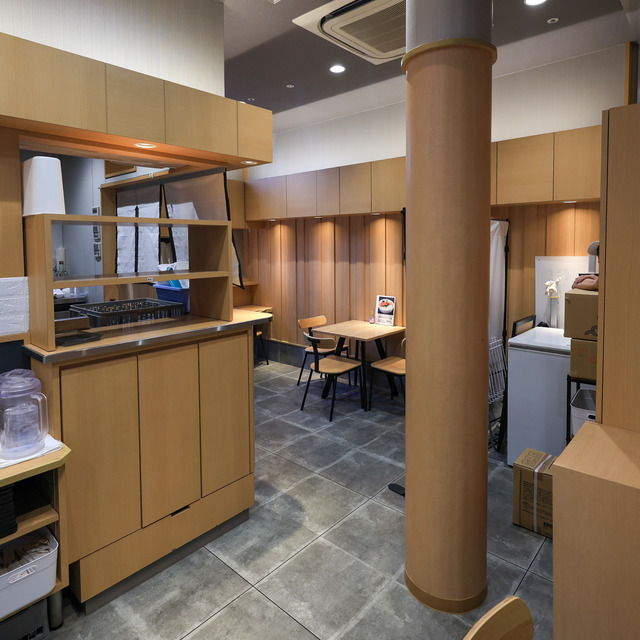 SUSHI ROLL HUG 福岡空港店（スシロール ハグ）