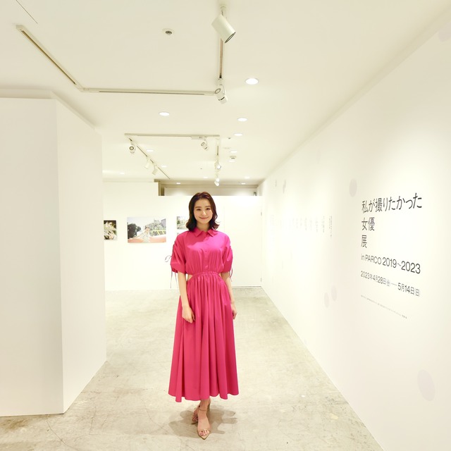 高田里穂さんが福岡パルコに来場「私が撮りたかった女優展」