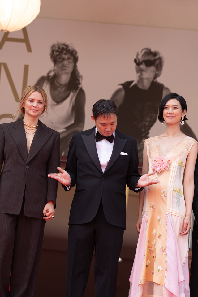 映画『急に具合が悪くなる』カンヌ国際映画祭でレッドカーベット