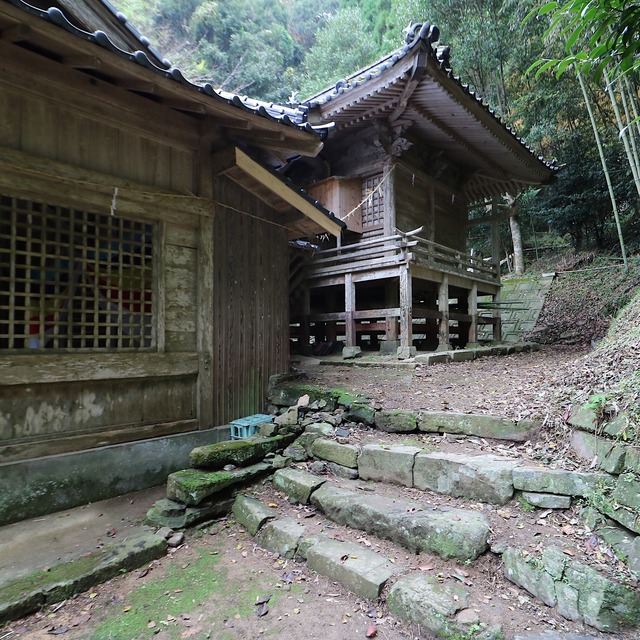 熊本県天草市の崎津集落に「崎津諏訪神社」