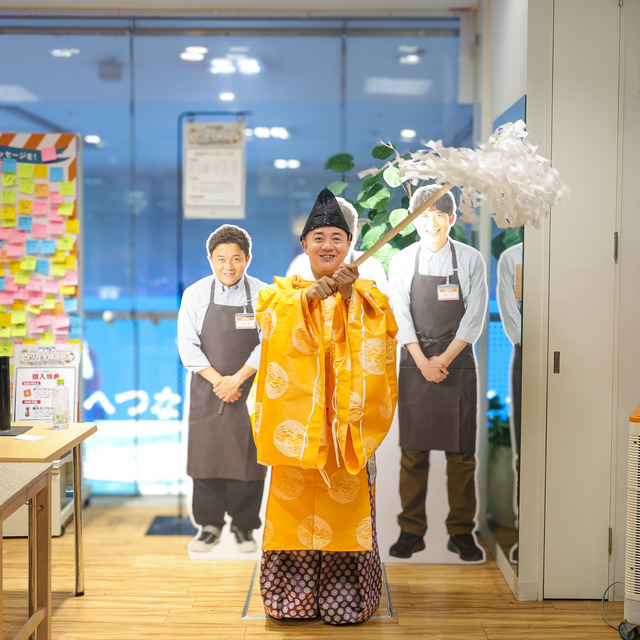 パラシュート部隊 斉藤優さんが「ゴリパラ雑貨店」2026年 インキューブ天神店にて、“斉藤大明神”ご祈祷グリーティング。