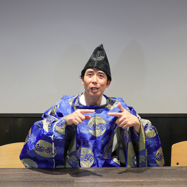 パラシュート部隊 矢野ぺぺさん“ぺぺ大明神”降臨初日にインタビュー。