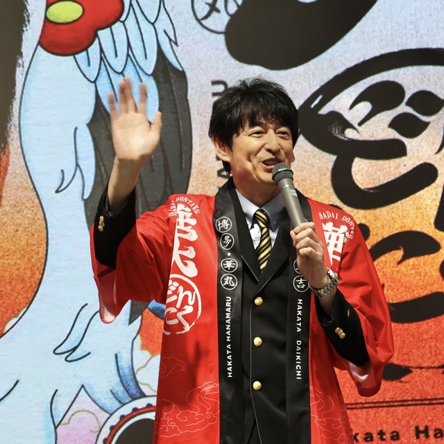 博多華丸・大吉さんがJR博多駅で「華大どんたく」をPR