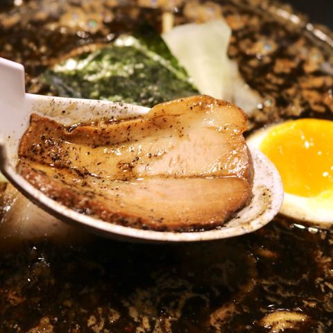 福岡空港「博多焦がし味噌専門 五行」ラーメン滑走路