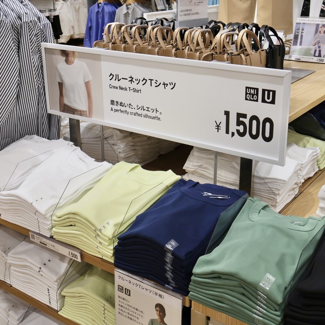 ユニクロのクルーネックTシャツ