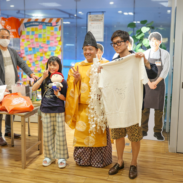 パラシュート部隊 斉藤優さんが「ゴリパラ雑貨店」2026年 インキューブ天神店にて、“斉藤大明神”ご祈祷グリーティング。
