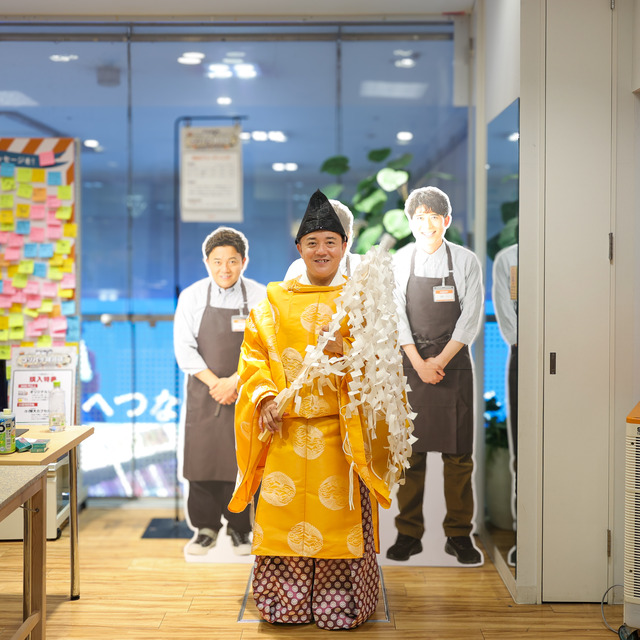 パラシュート部隊 斉藤優さんが「ゴリパラ雑貨店」2026年 インキューブ天神店にて、“斉藤大明神”ご祈祷グリーティング。