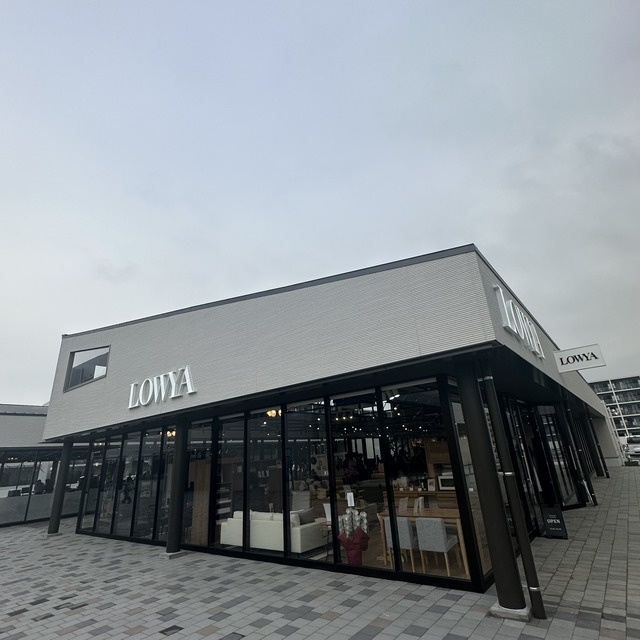 「LOWYA（ロウヤ）九大伊都店」福岡市の開業レポート。初の実店舗の写真。