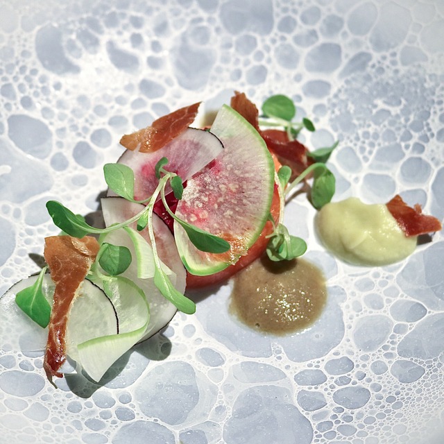 「イノベーティブ・フレンチ ワタハン」福岡市白金に開業レポート