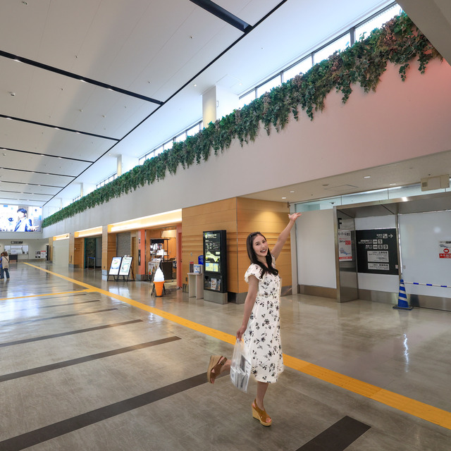 SUSHI ROLL HUG 福岡空港店（スシロール ハグ）