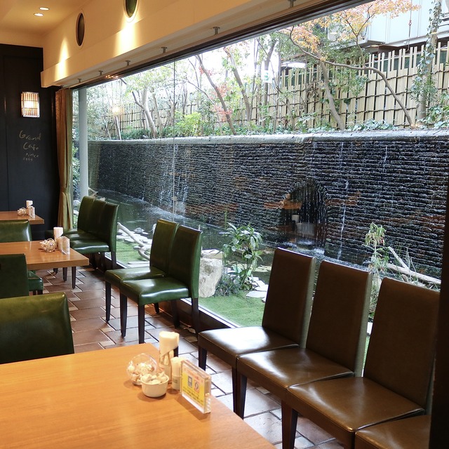 西鉄グランドホテル「グランカフェ」庭園