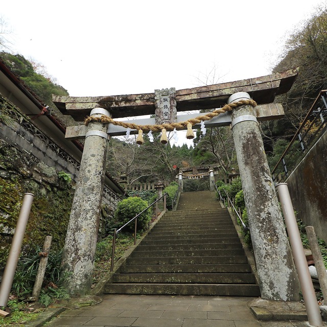 熊本県天草市の崎津集落に「崎津諏訪神社」