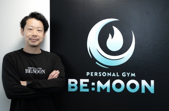 月成亮介