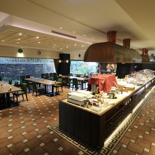 西鉄グランドホテル「グランカフェ」内観