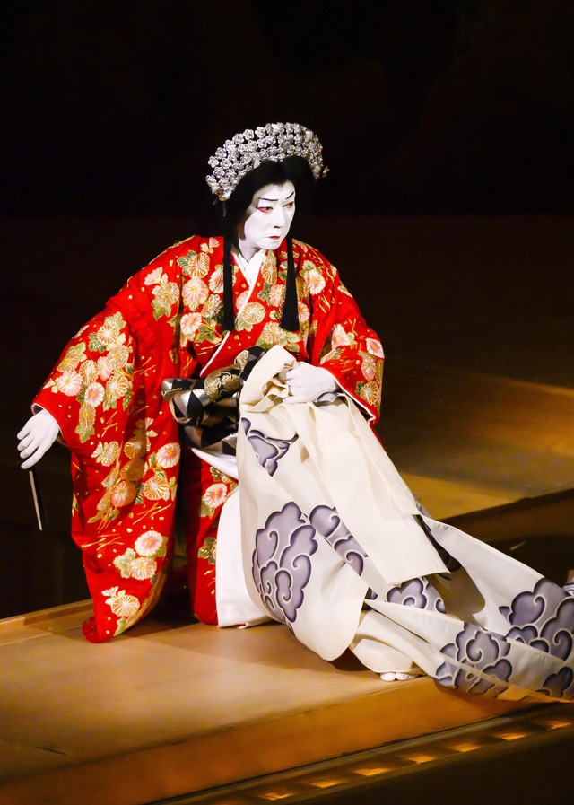 「日本振袖始」