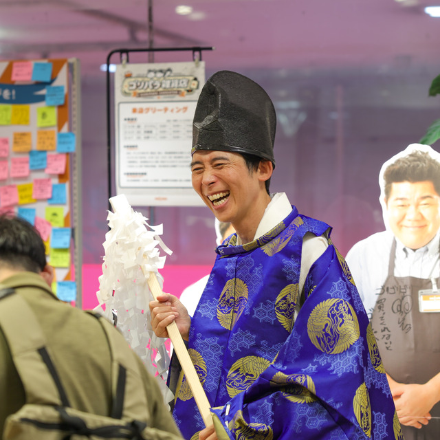 パラシュート部隊 矢野ぺぺさんが「ゴリパラ雑貨店」2026年 インキューブ天神店にて、“ぺぺ大明神”ご祈祷グリーティング。