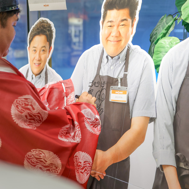 ゴリけんさんが「ゴリパラ雑貨店」2026年 インキューブ天神店にて、“ゴリ大明神”ご祈祷グリーティング。