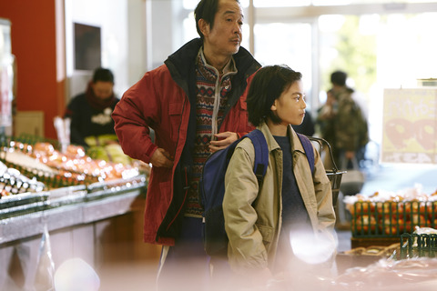映画「万引き家族」場面写真