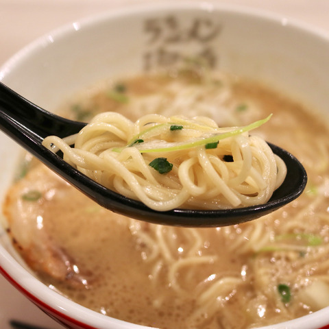 福岡空港「ラーメン海鳴」ラーメン滑走路