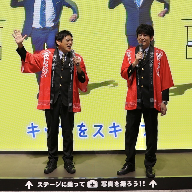 博多華丸・大吉さんがJR博多駅で「華大どんたく」をPR