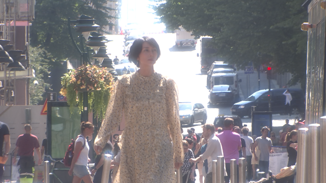 ヘルシンキの町並みの中で