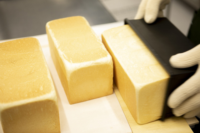 「銀座に志かわ 北九州八幡西店」商品の窯出し