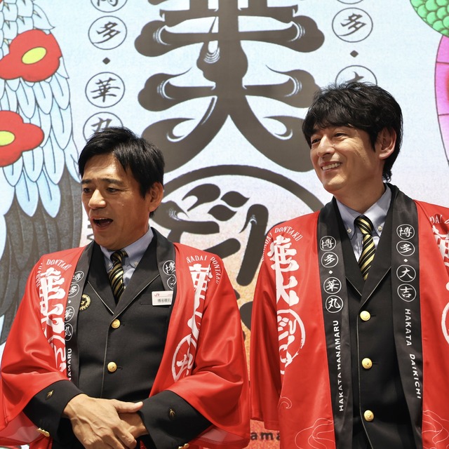 博多華丸・大吉さんがJR博多駅で「華大どんたく」をPR