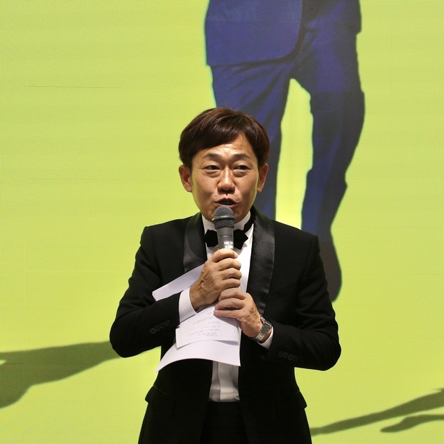 博多華丸・大吉さんがJR博多駅で「華大どんたく」をPR