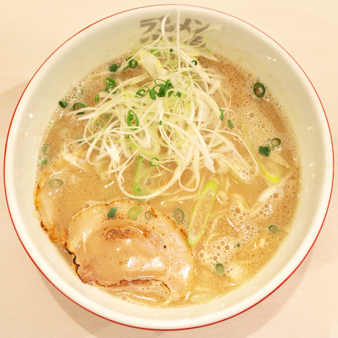 福岡空港「ラーメン海鳴」ラーメン滑走路