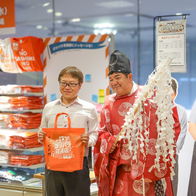 ゴリけんさんが「ゴリパラ雑貨店」2026年 インキューブ天神店にて、“ゴリ大明神”ご祈祷グリーティング。