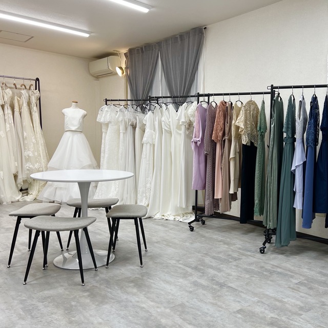 「anotherDRESS アナザードレス」福岡初の無人ドレスショップ