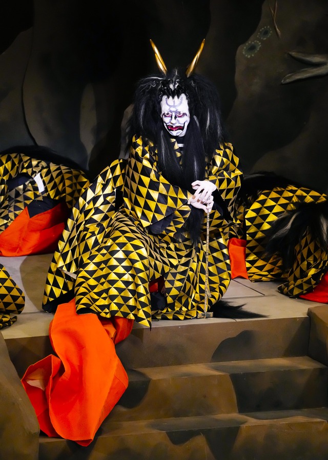 「日本振袖始」