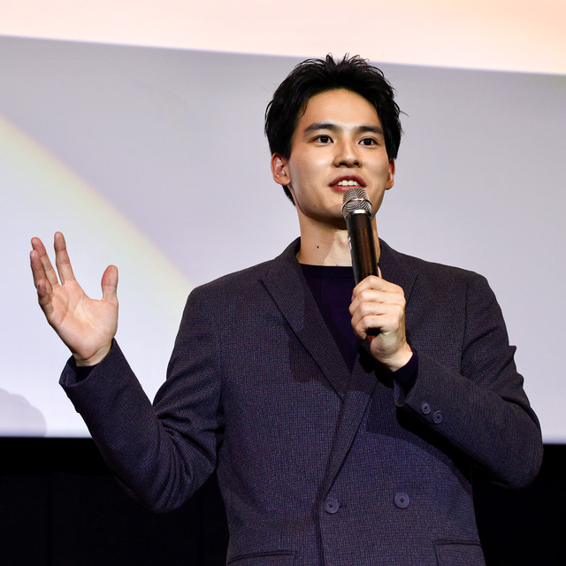 福原遥さんと水上恒司さんが福岡で映画“あの花”の舞台挨拶