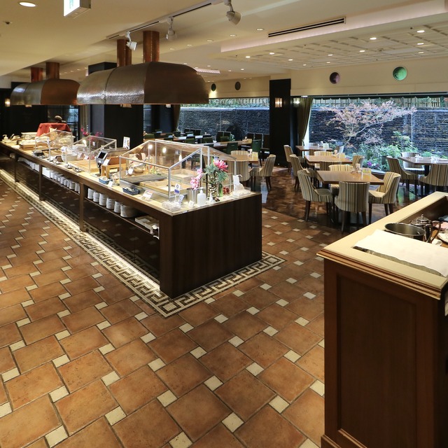 西鉄グランドホテル「グランカフェ」内観