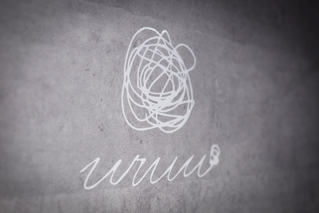 「uruu(ウルー)」ロゴ
