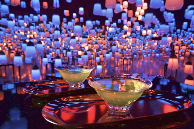 御船山楽園「チームラボ 廃墟と遺跡：淋汗茶の湯」の月茶