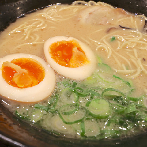 福岡空港「屋台ラーメン 玉龍」ラーメン滑走路