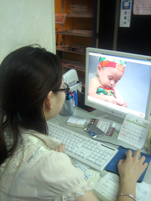 ネクタイの巻き方 中国語の老師(先生)の王恵さんが息子を自慢。