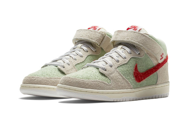 sb dunk white widow