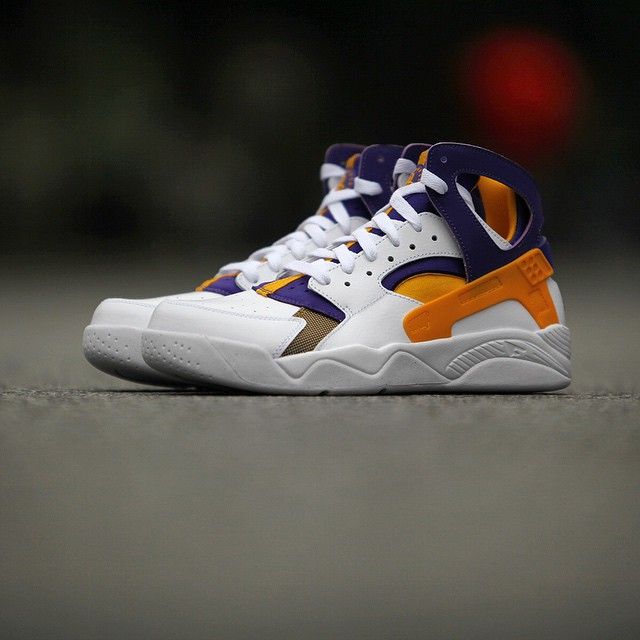 nike-air-flight-huarache-kobe-bryant-lakers-white-home-01