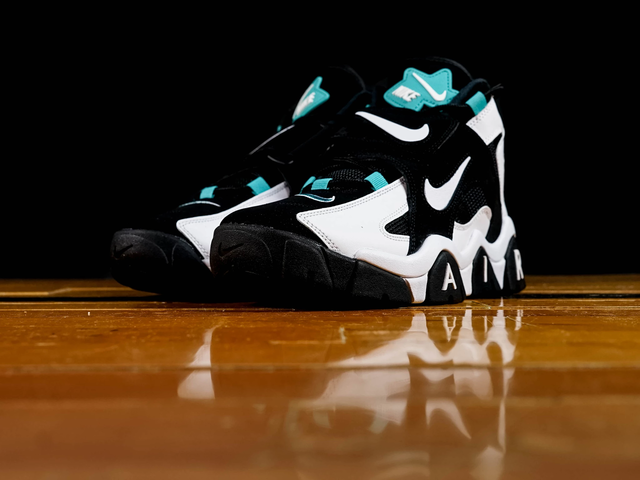 8/3 発売 NIKE AIR BARRAGE MID(ナイキエア 