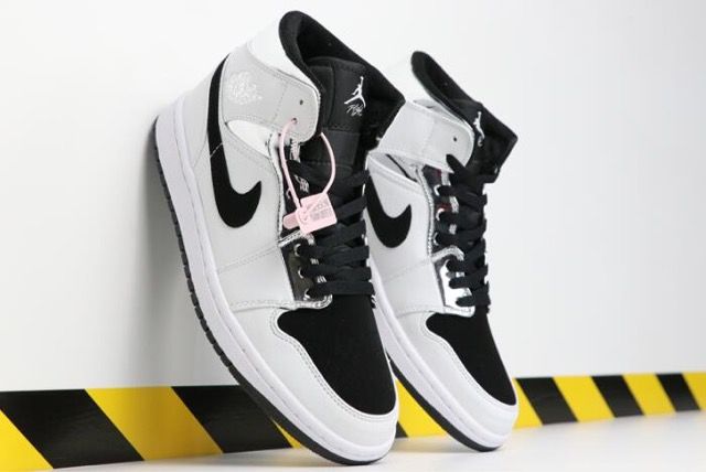 ナイキアプリ一部サイズリストック Air Jordan 1 Mid 121 Japanican ナイキアプリ一部サイズリストック Air Jordan 1 Mid 121 Japanican