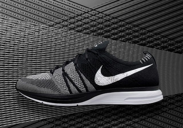 nike flyknit trainer oreo