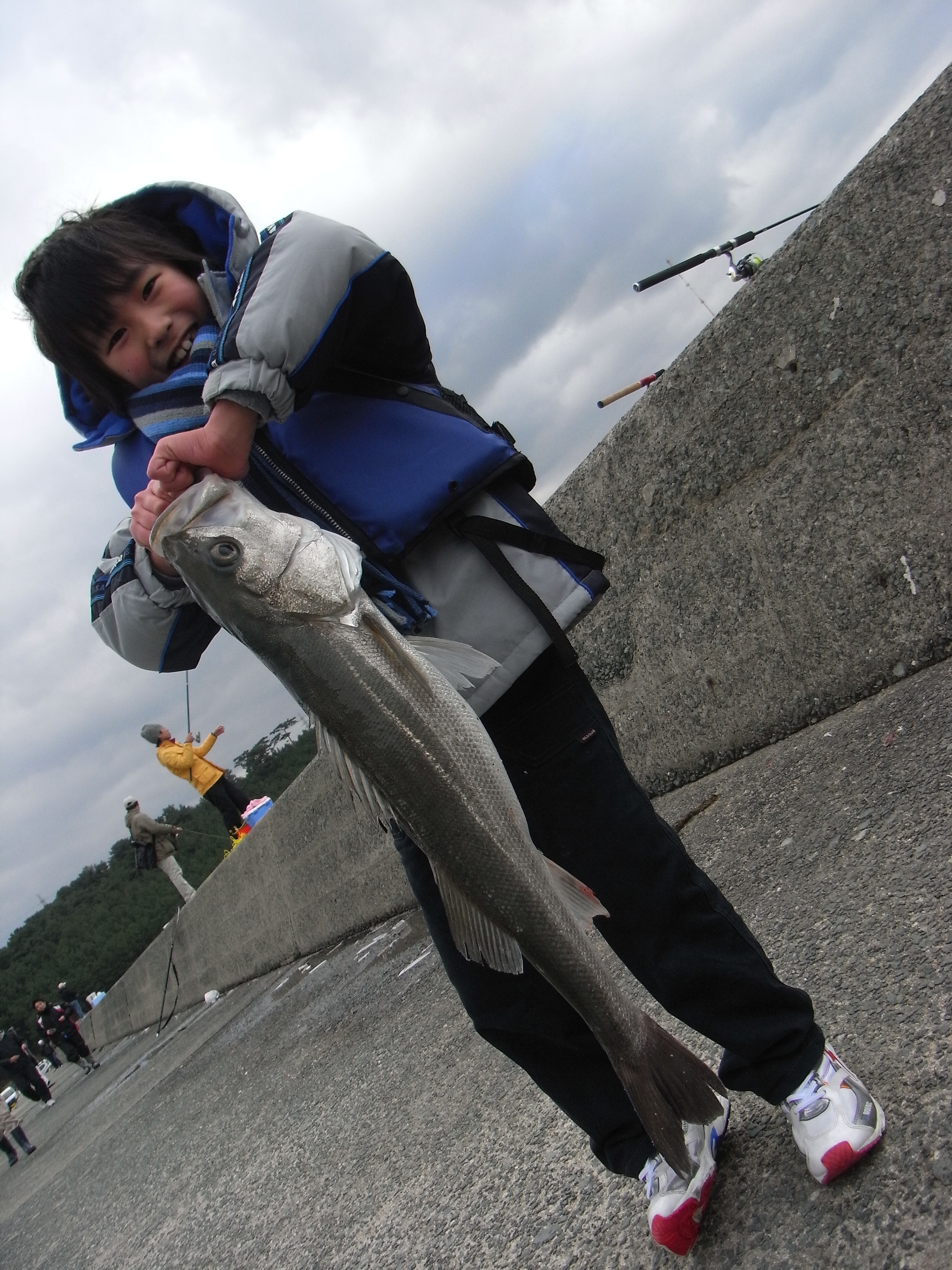 シーバス スズキ ゲット 奈多漁港 福岡釣りクラブ