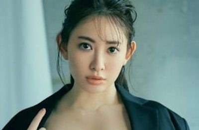 【画像】小嶋陽菜さん(34)、最近ずっと半乳か半ケツを出してしまうwwwwwww